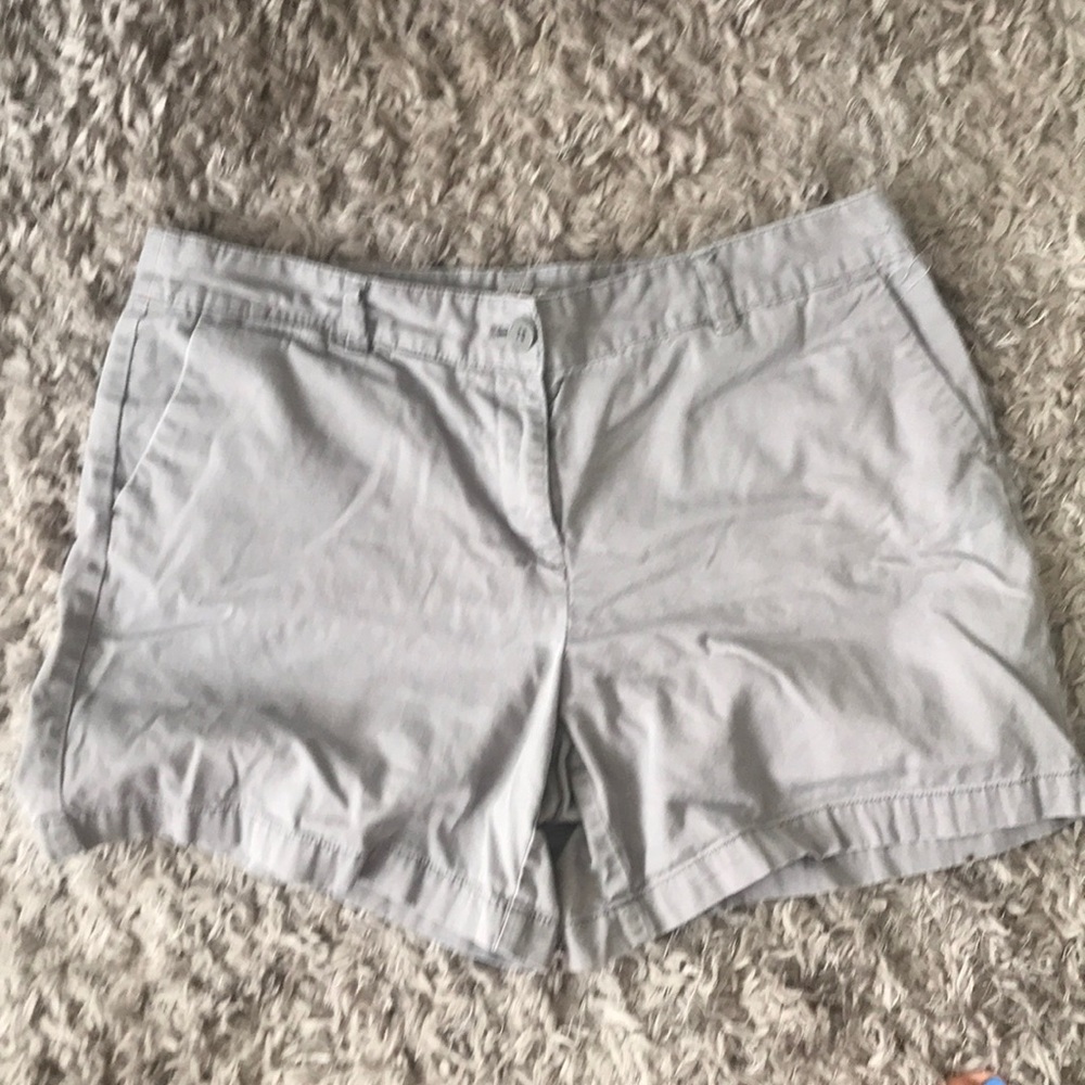 Ann Taylor Loft gray shorts. Sz 14. 5” inseam.